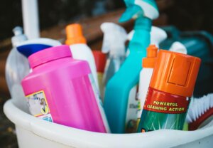 https://www.pexels.com/photo/cleaning-supplies-in-a-bucket-3177257/